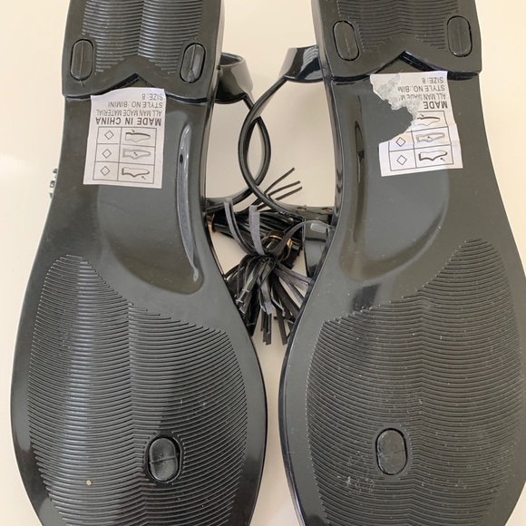 Black sandals with tassels - Picture 3 of 3